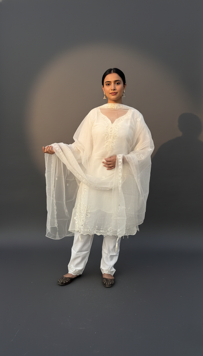 Noir Nazakat Set (white)